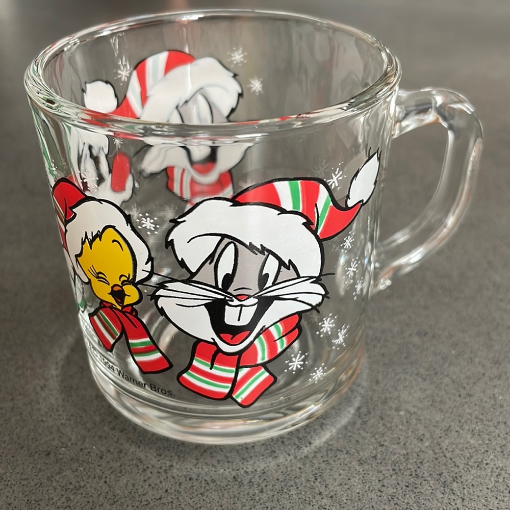 Vintage 1994 Warner Bros. Looney Tunes Christmas glass mug